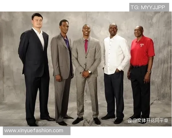 姚明与足球明星同框合影展现体育巨星风采与友谊的精彩瞬间